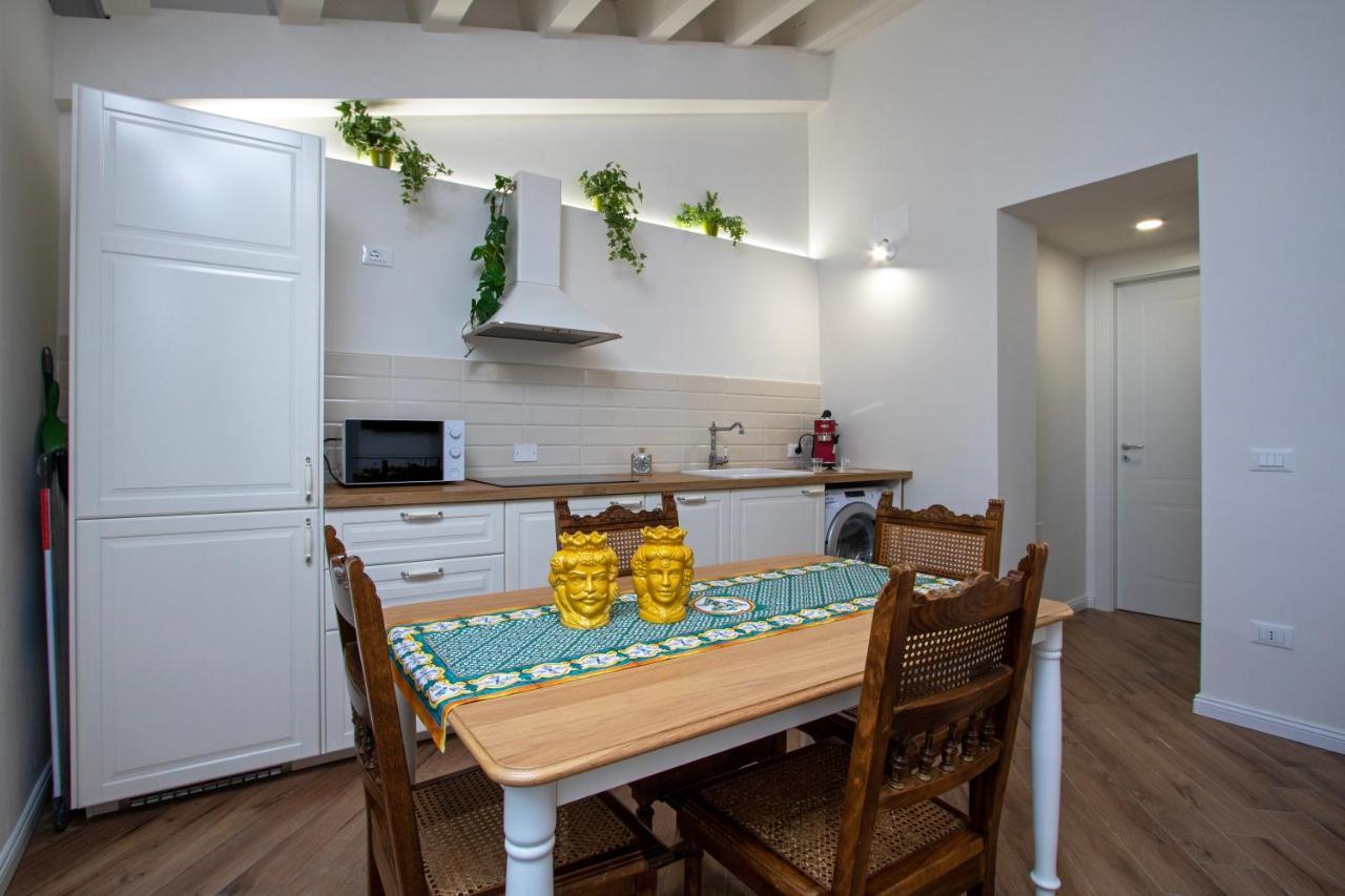 Cortile Del Greco Apartments ปาแลร์โม ภายนอก รูปภาพ